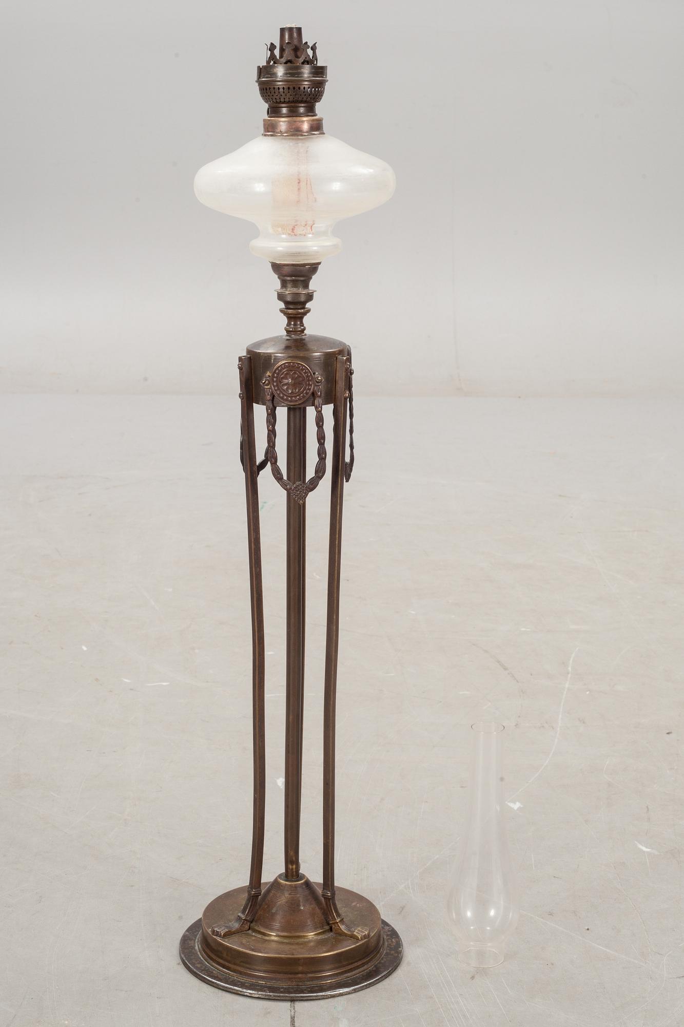 FOTOGENLAMPA, Art-nouveau, 1900-talets första hälft.