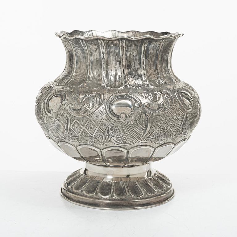 Vase / outer casing, silver, Rococo style, 20th century.