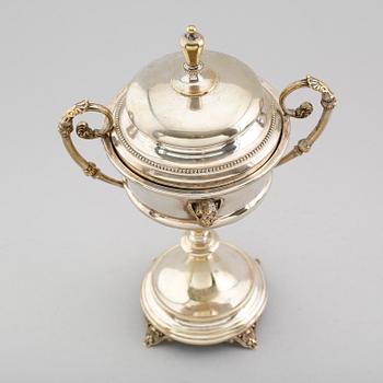 STRÖSOCKERSKÅL, nysilver, omkring år 1900.