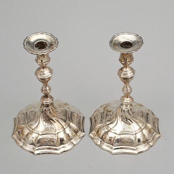 LJUSSTAKAR, ett par, silver, rokokostil, sannolikt Tyskland, 1800-tal. Vikt 530 gram.