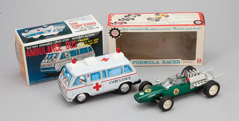 LEKSAKSBILAR 2 st, Ambulans och Formel 1-bil "Lotus" Japan 1960-70-tal.