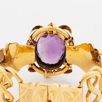 An 18K gold bracelet set with a faceted amethyst, by G Möllenborg.