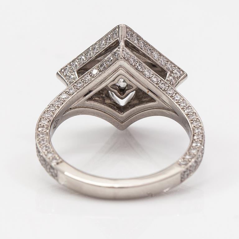 Louis Vuitton, A platinum ring with diamonds ca. 2.33 ct in total. Marked Louis Vuitton 52m 390234. 2018.