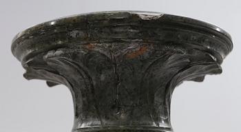 PIEDESTAL, serpentinsten, 1800-talets mitt.