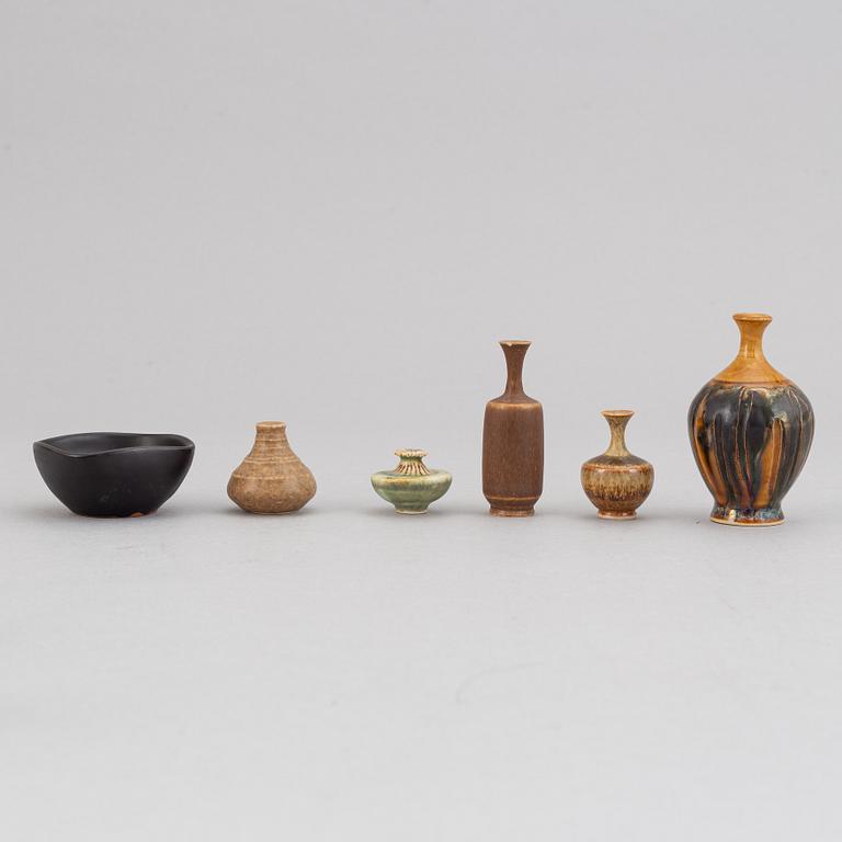 A set of 21 stoneware miniature vases and a bowl, including Höganäs.