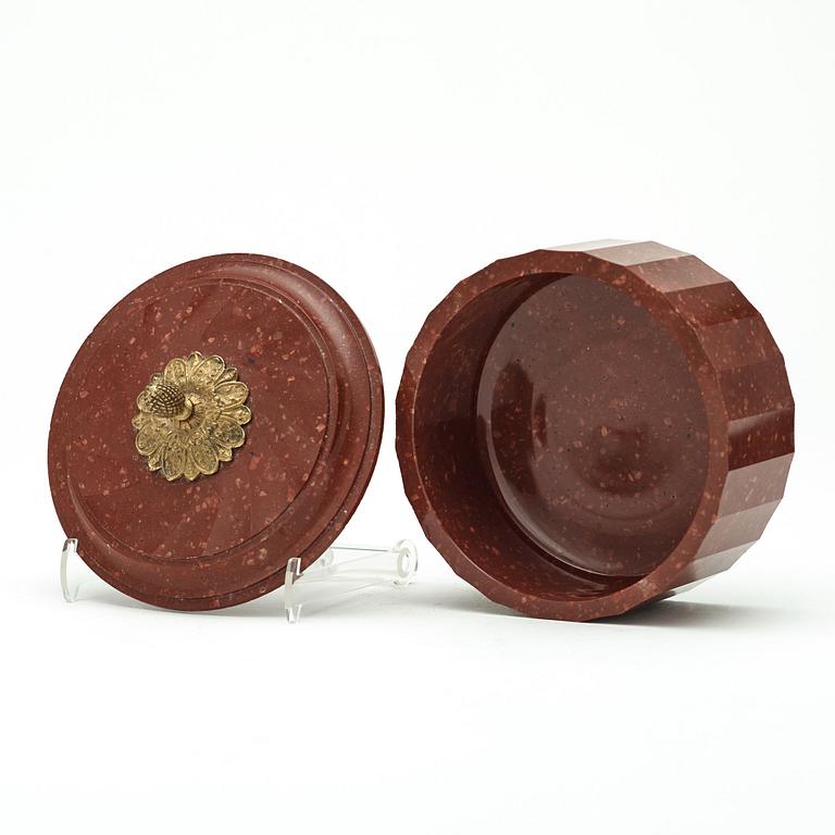 A SWEDISH EMPIRE 19TH CENTURY PORPHYRY BUTTER BOX.