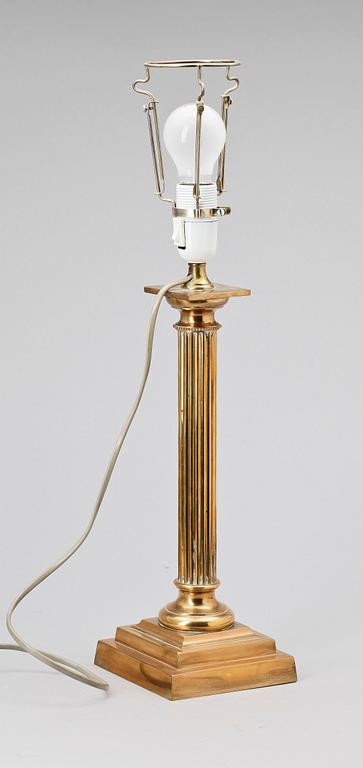 BORDSLAMPA, mässing, empirestil, tidigt 1900-tal.