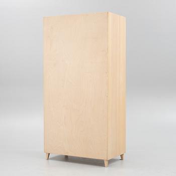 Garderob/klädskåp, Norrgavel, samtida.