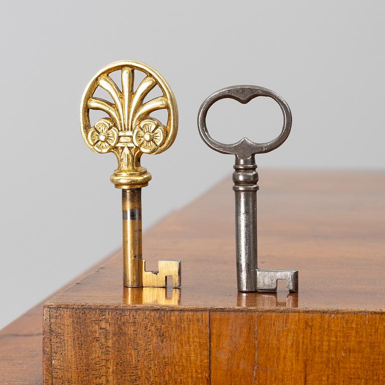 Chiffonier, empire, utförd av Daniel Sehfbom (mästare i Stockholm 1800-1837).