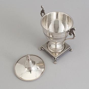 A SILVER SUGAR BOWL AND COVER, first half of the 20th century.