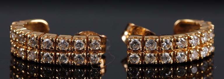 ÖRHÄNGEN, 18k guld med briljantslipade diamanter, tot. ca 0.50 ct.