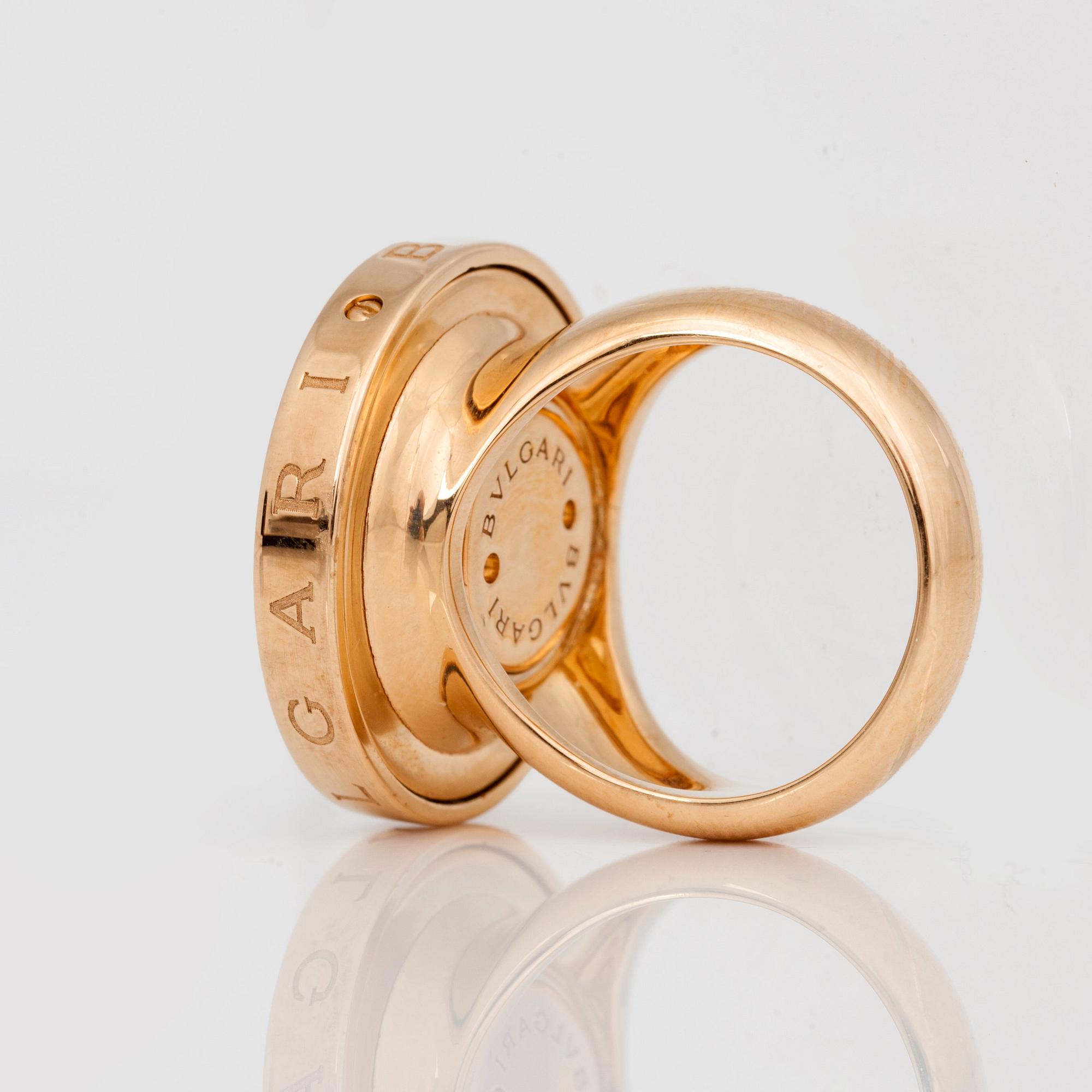 A Bulgari Yin Yang mother of pearl spinning wheel ring. Bukowskis