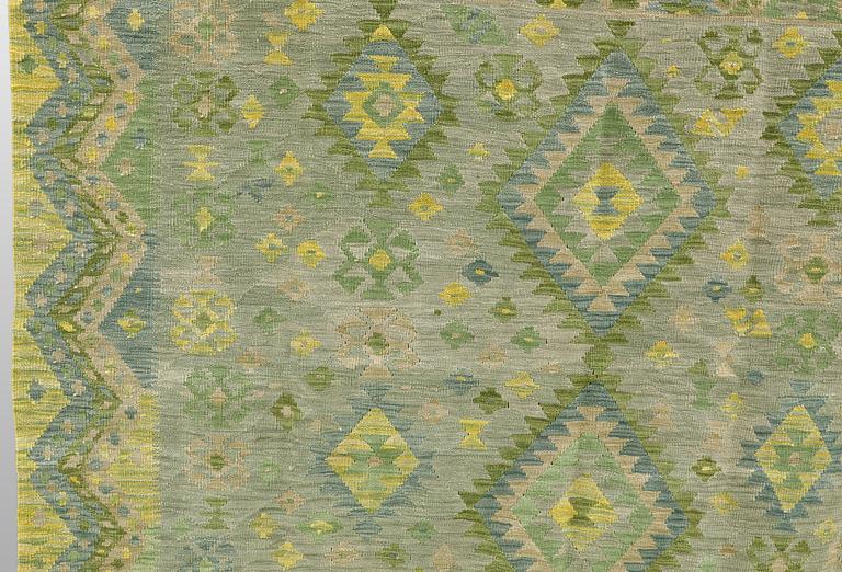 A Kilim carpet, 297 x 200 cm.
