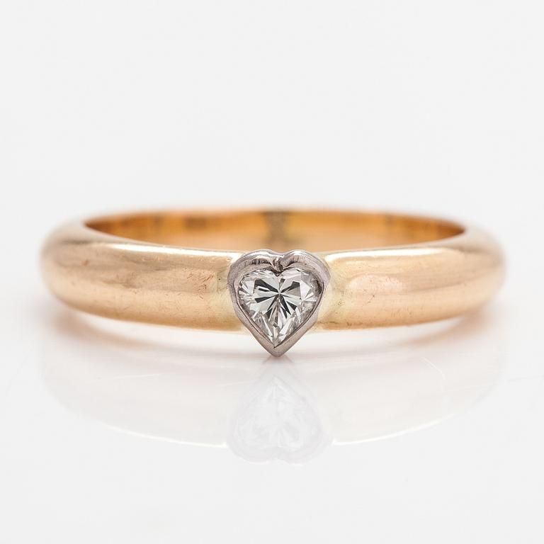 Ring, 14K guld och hjärtslipad diamant ca 0.16 ct. Sandberg.