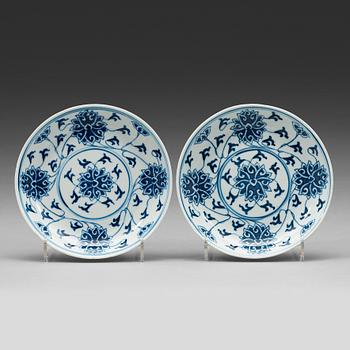 485. A pair of blue and white dishes, Qing dynasty with Xuantongs mark and period (1909-11).