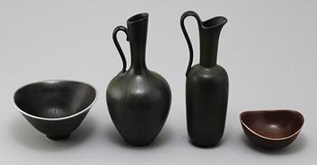 KANNOR, 2 st samt SKÅLAR, 2 st, stengods, Gunnar Nylund samt Carl Harry Stålhane, Rörstrand, 1900-talets andra hälft.