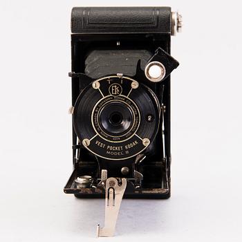 Set of five cameras, with accessories, 1920-50-tal.