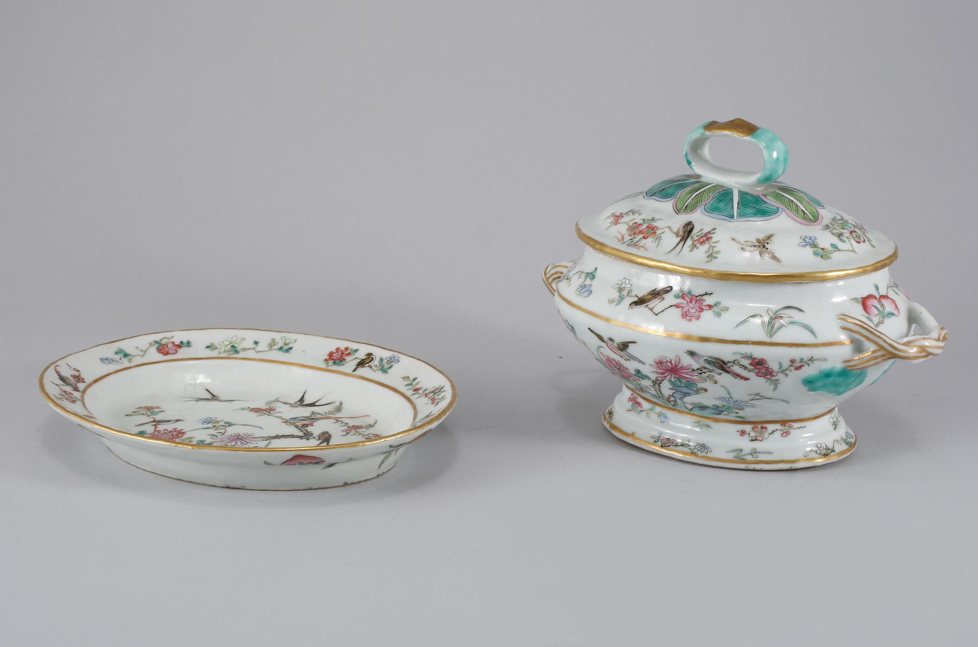 SMÖRTERRIN PÅ FAT, porslin, Kina, Daoguang, 1821-1850.