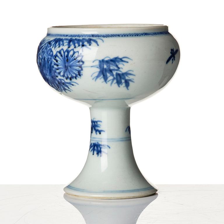 A blue and white stemcup, Qingdynasty, 19th century.