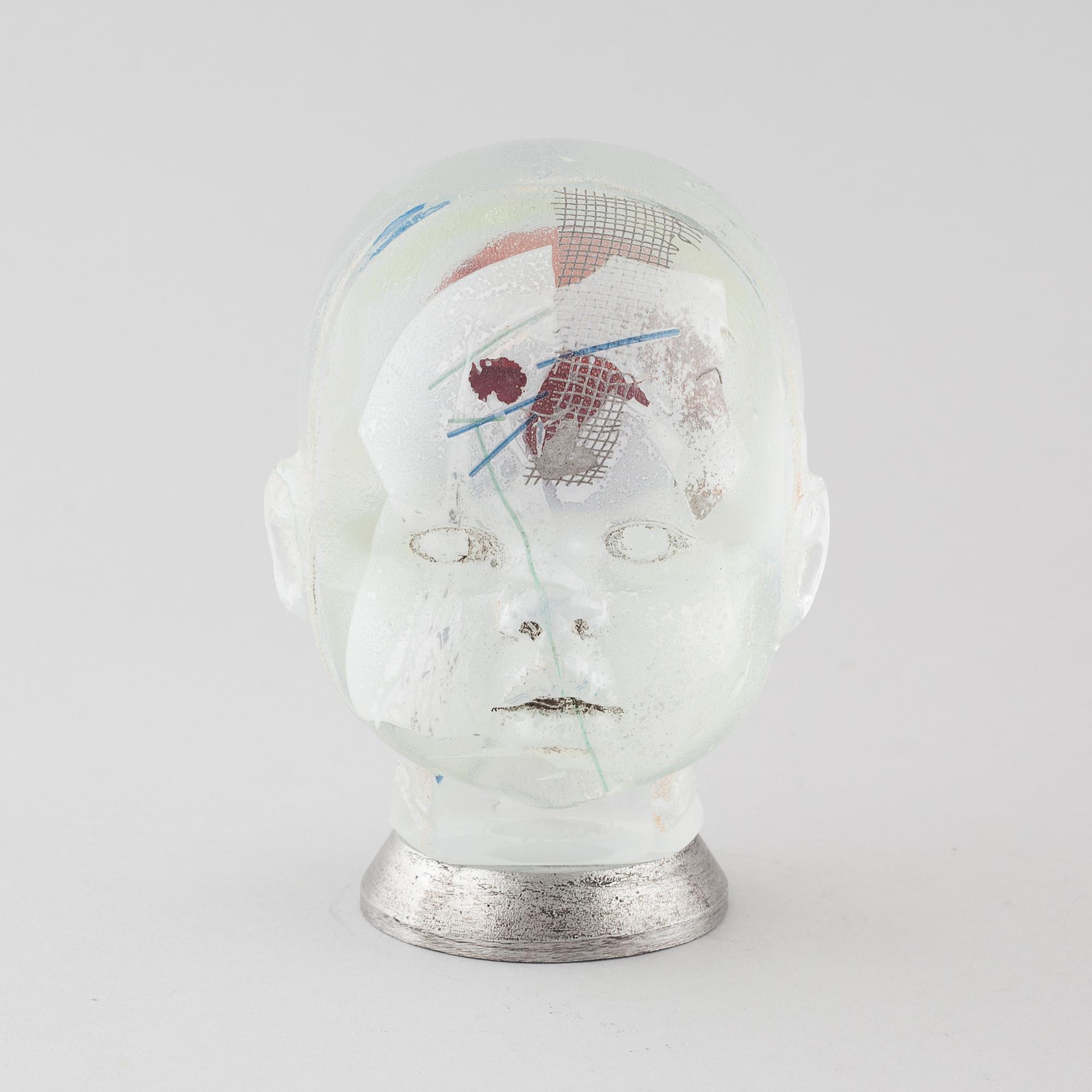 A glass sculpture by Claes Uvesten.