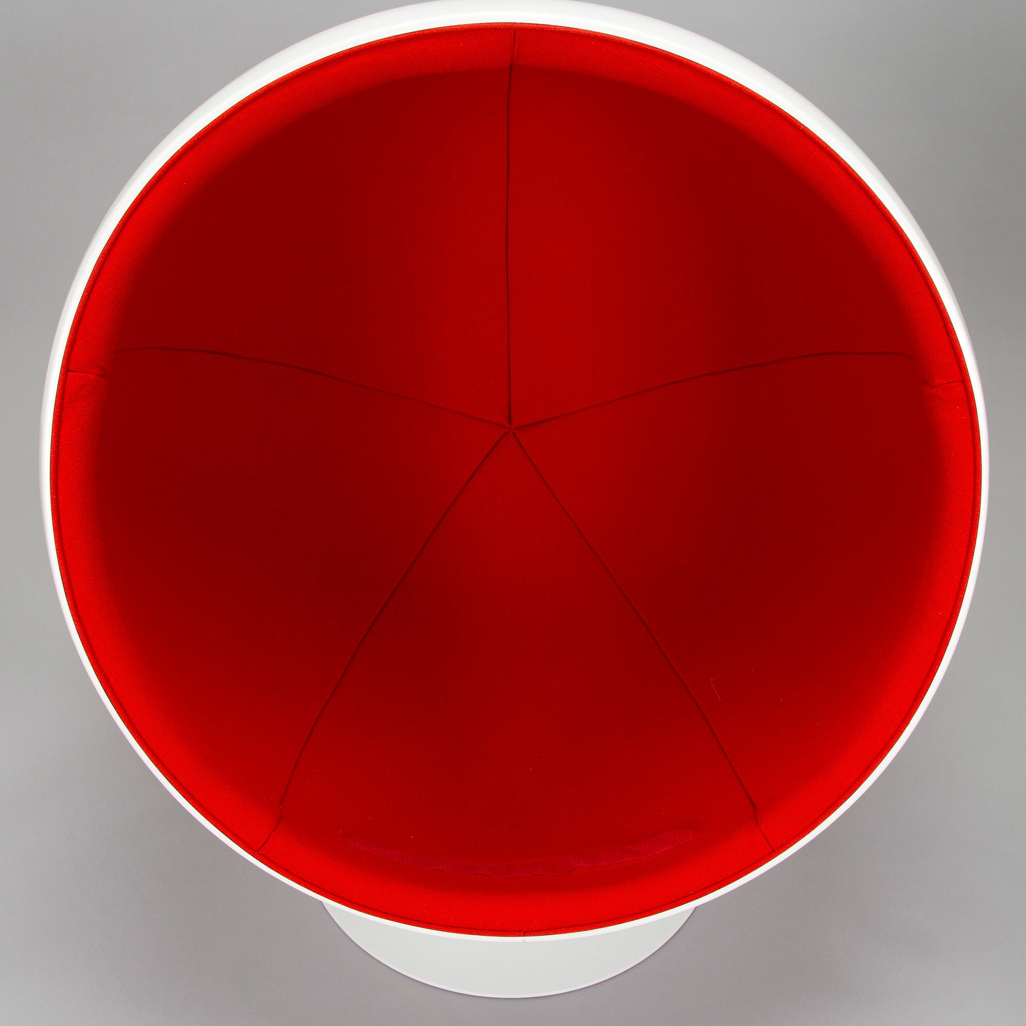 Eero Aarnio, pallotuoli, "Pallotuoli", Adelta 2000-luvun alku.