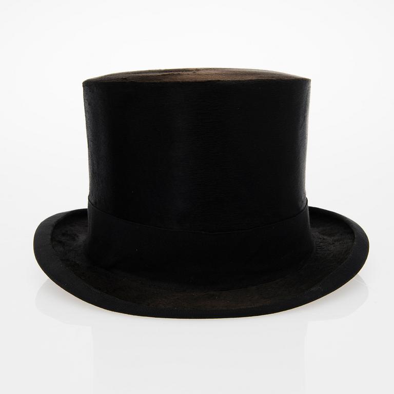 Silk plush top hat in original  box, E.R. Wahlman, Helsinki / Wiborg first half of the 20th century.