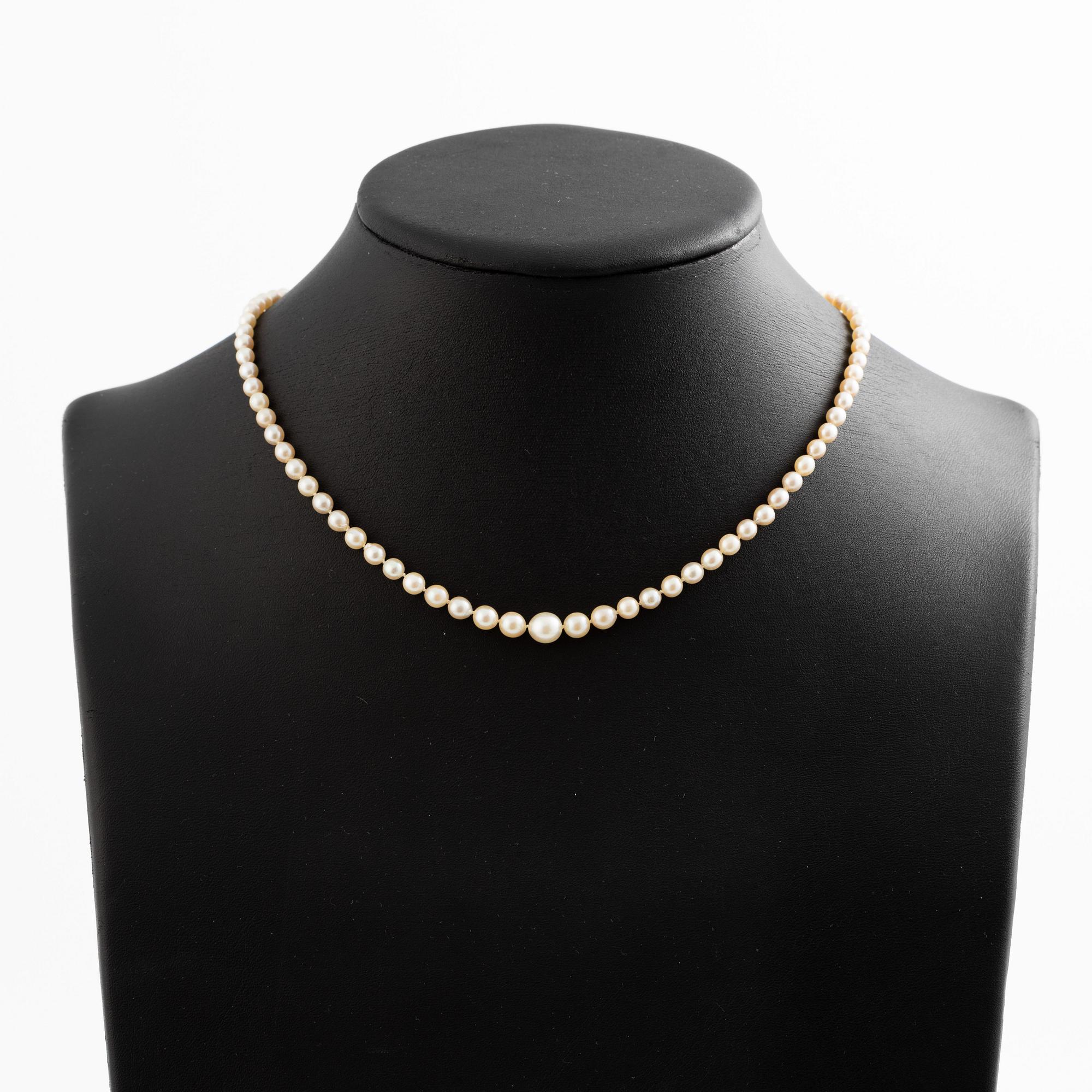 Collier odlade pärlor lås silver med paste.