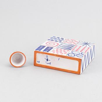 STIG LINDBERG, a faiance flask with cover, Gustavsberg Studio, mid 20th century.