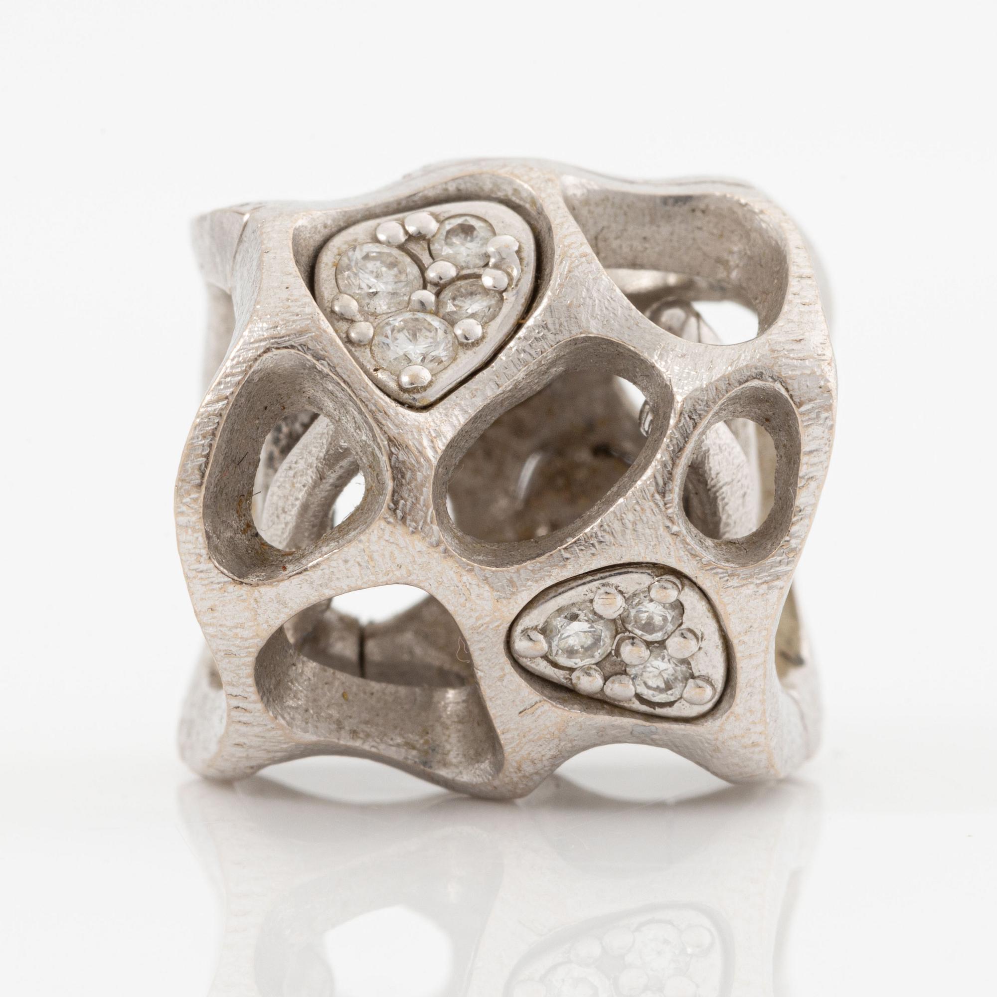Ole Lynggaard, clasp, "morning dew", 18K white gold with brilliant-cut diamonds.