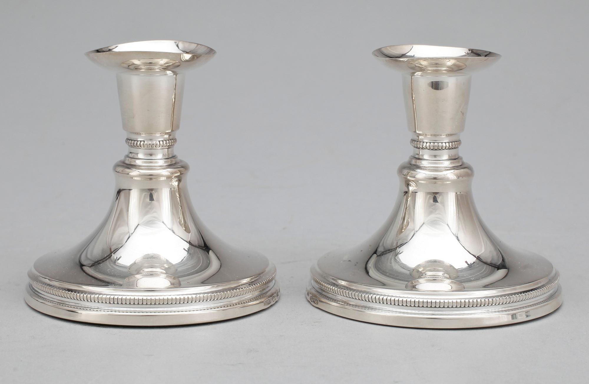 LJUSSTAKAR, ett par, silver, Eric Löfman, MEMA, Uppsala 1999.