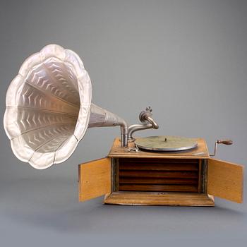 TRATTGRAMMOFON, 1900-talets början.