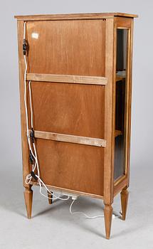 VITRINSKÅP, England, 1900-talets första hälft.