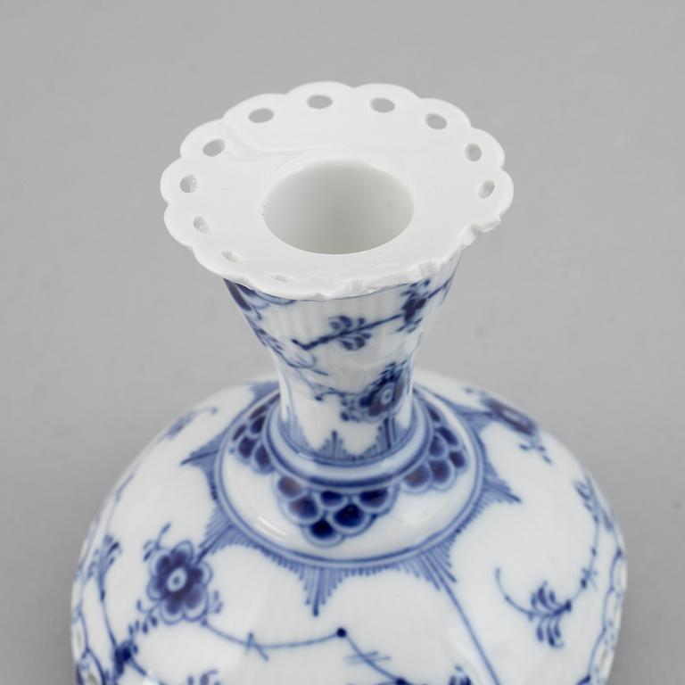 Royal Copenhagen, a porcelaine service, 'Musselmalet', Denmark. (63 pc).