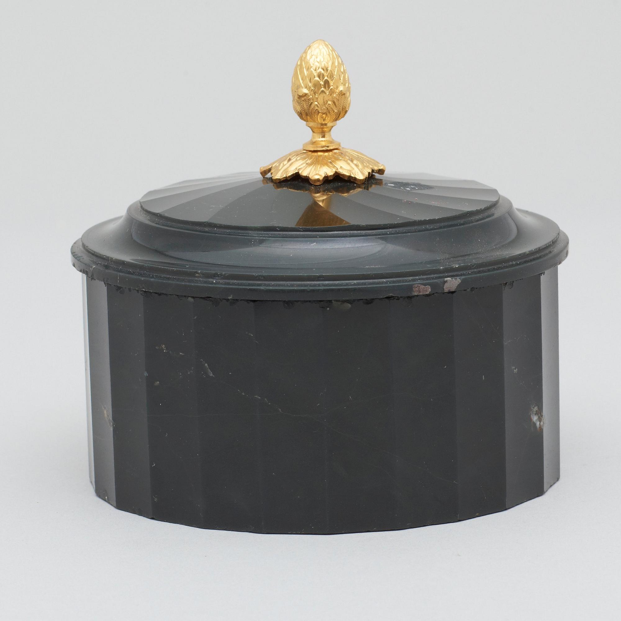 SMÖRASK MED LOCK. Empire, 1800-talets början.