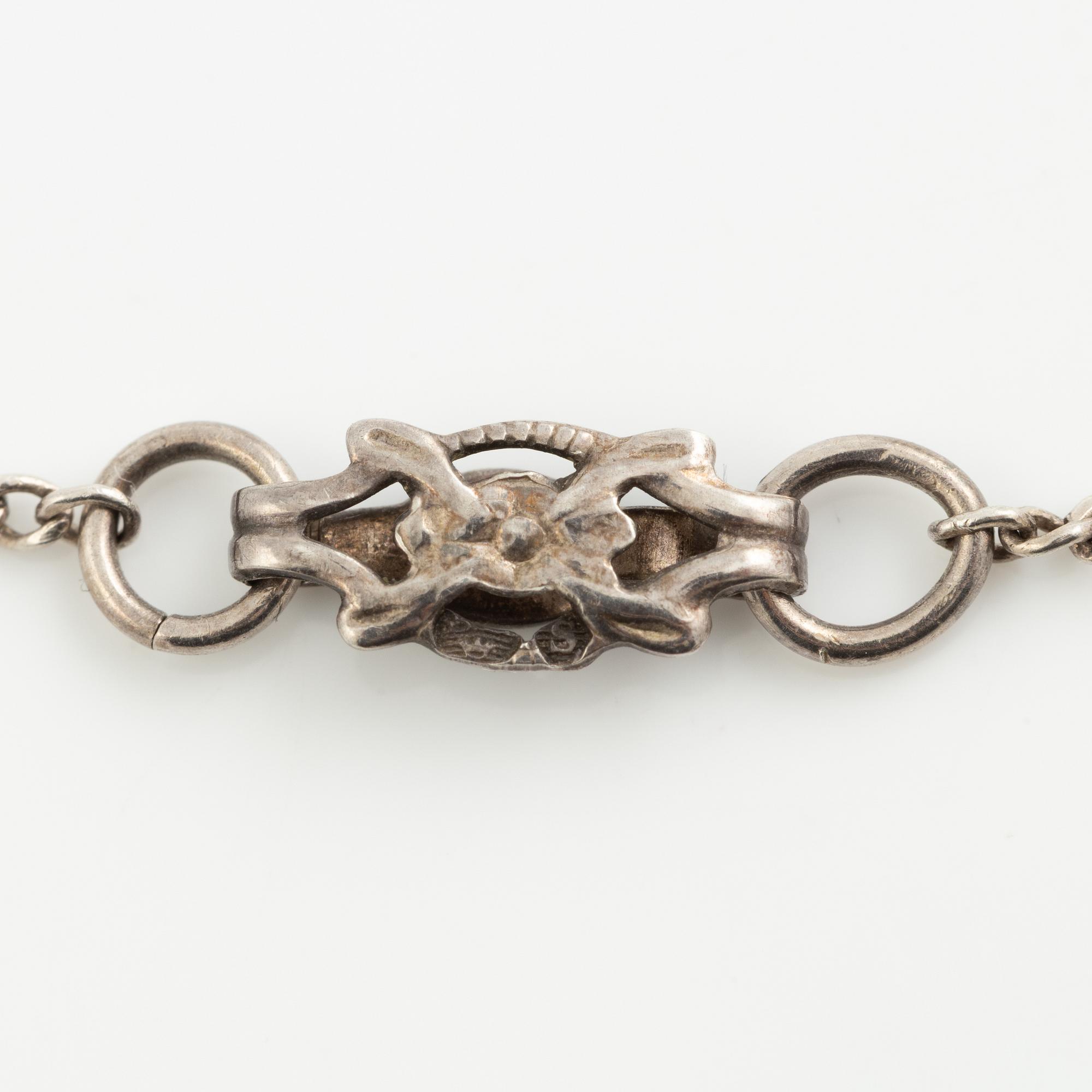 Hänge med smaragdslipad akvamarin och åttkantalsliapade diamanter, med kedja silver.