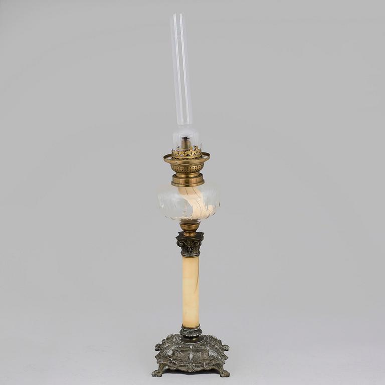 FOTOGENLAMPA, nyrenässans, 1800-tal.