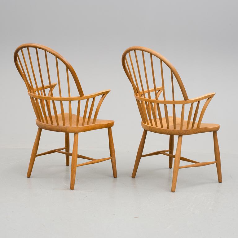 KARMSTOLAR, 2 st, "CH 18A", Frits Henningsen, Carl Hansen & Son, Danmark, 1900-talets andra hälft.