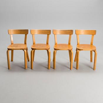 ALVAR AALTO, BORD OCH STOLAR, 4 ST. Modell 69. Artek, 1900-talets mitt.