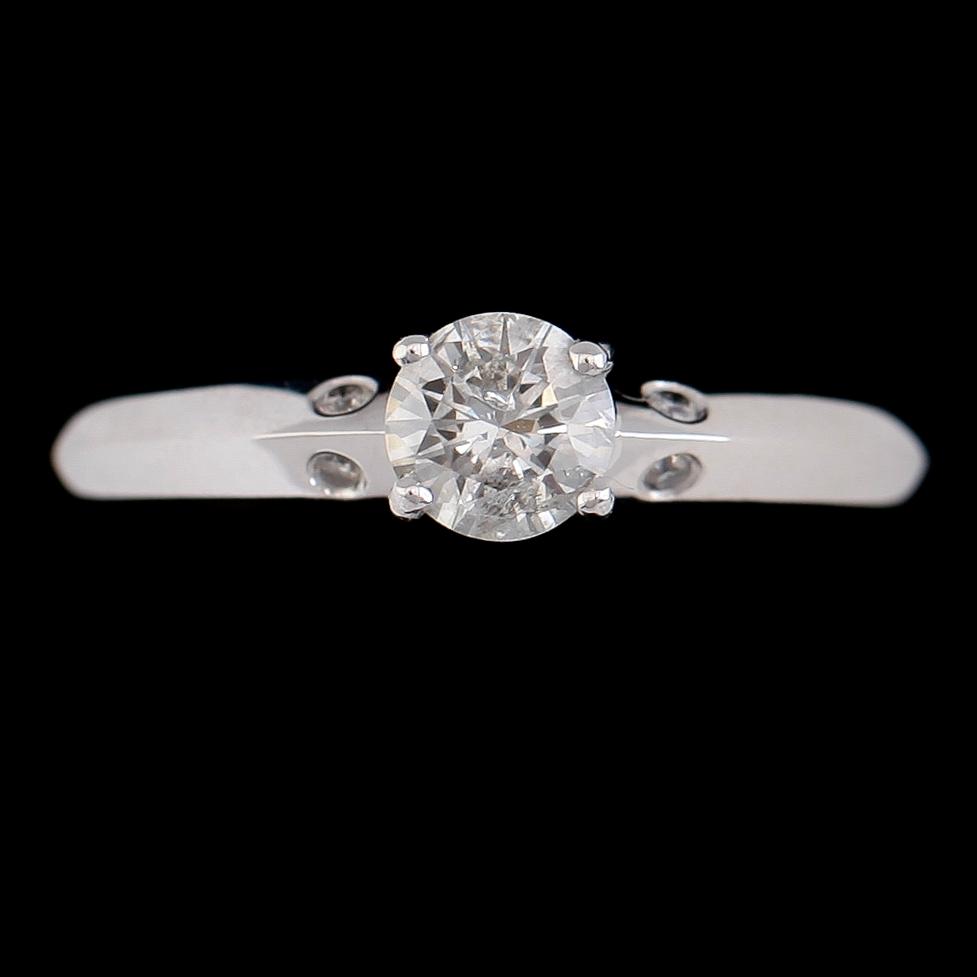 RING, 18K vitguld, solitär briljantslipad diamant ca 0.50 ct.