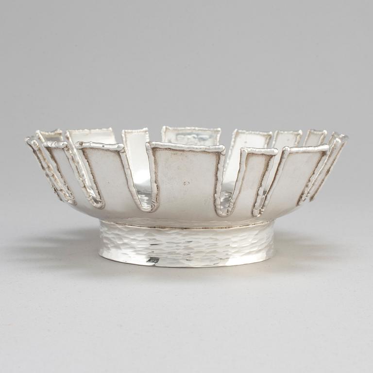 CLAËS E. GIERTTA, a sterling silver bowl, Nordisk Kokusai Ab, Stockholm 1975.