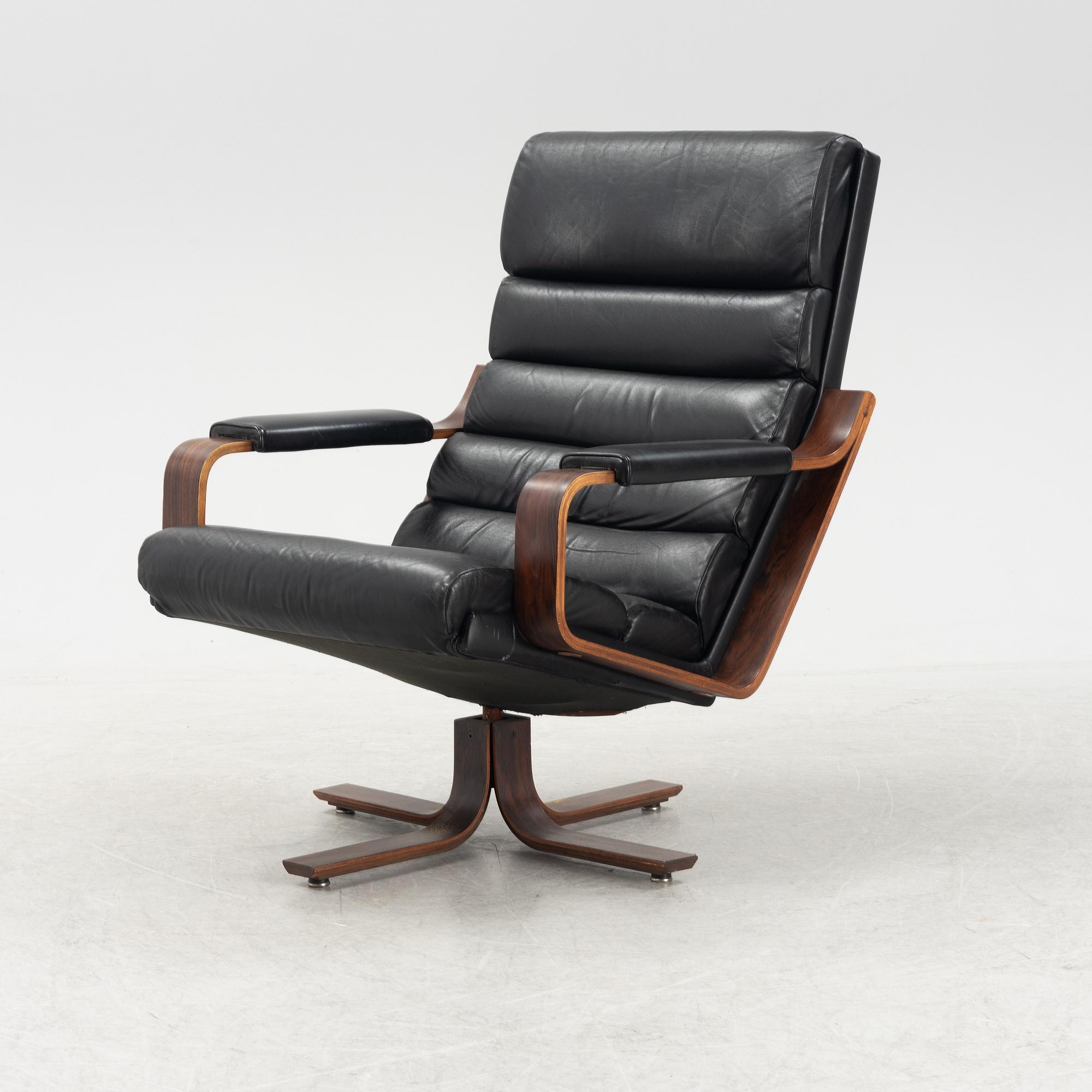 Karl-Erik Ekselius, a rosewood swivel armchair from JOC Vetlanda, 1980's.