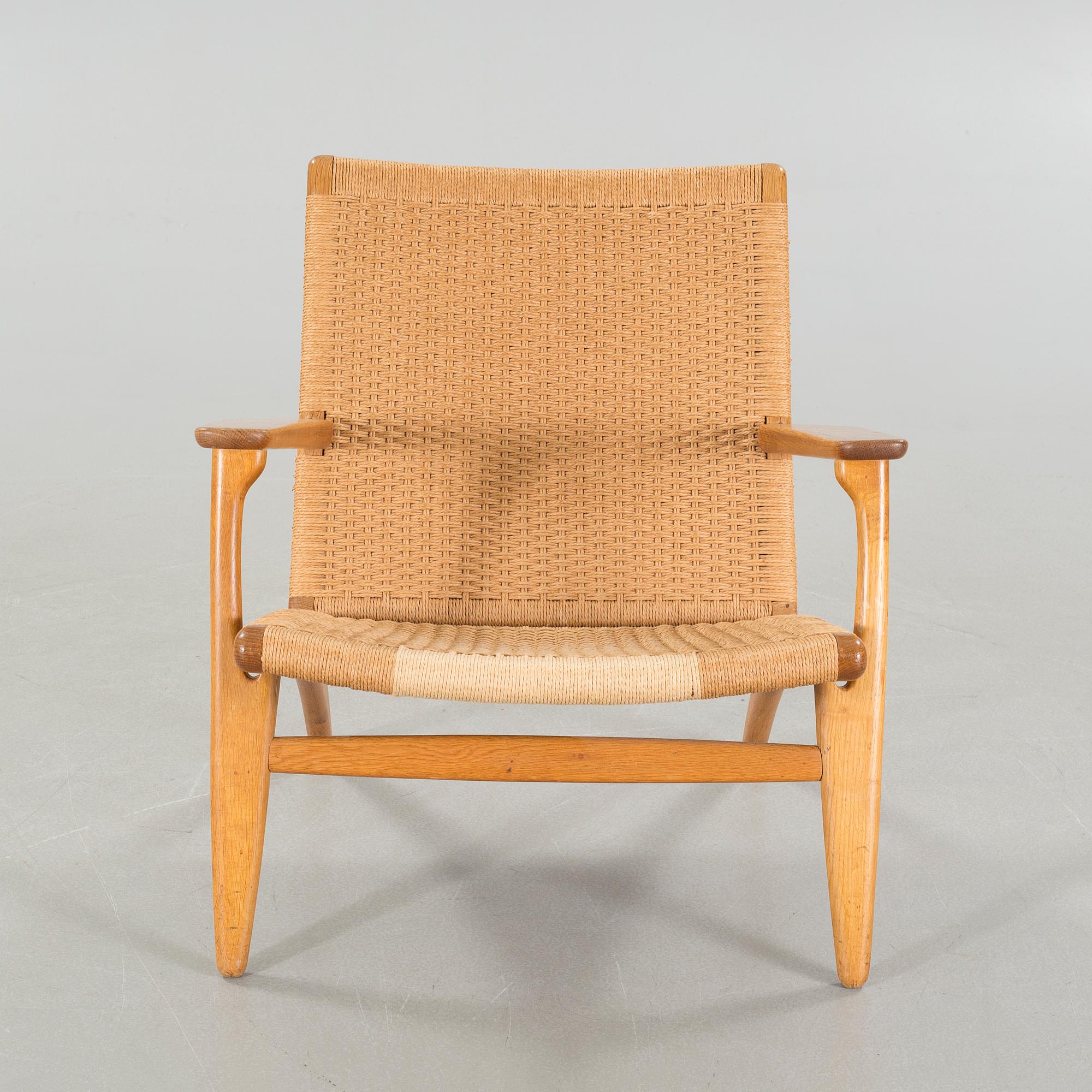 HANS J WEGNER, a lounge chair, model "CH-25", for Carl Hansen & Son in Denmark, second half of the 20th century.