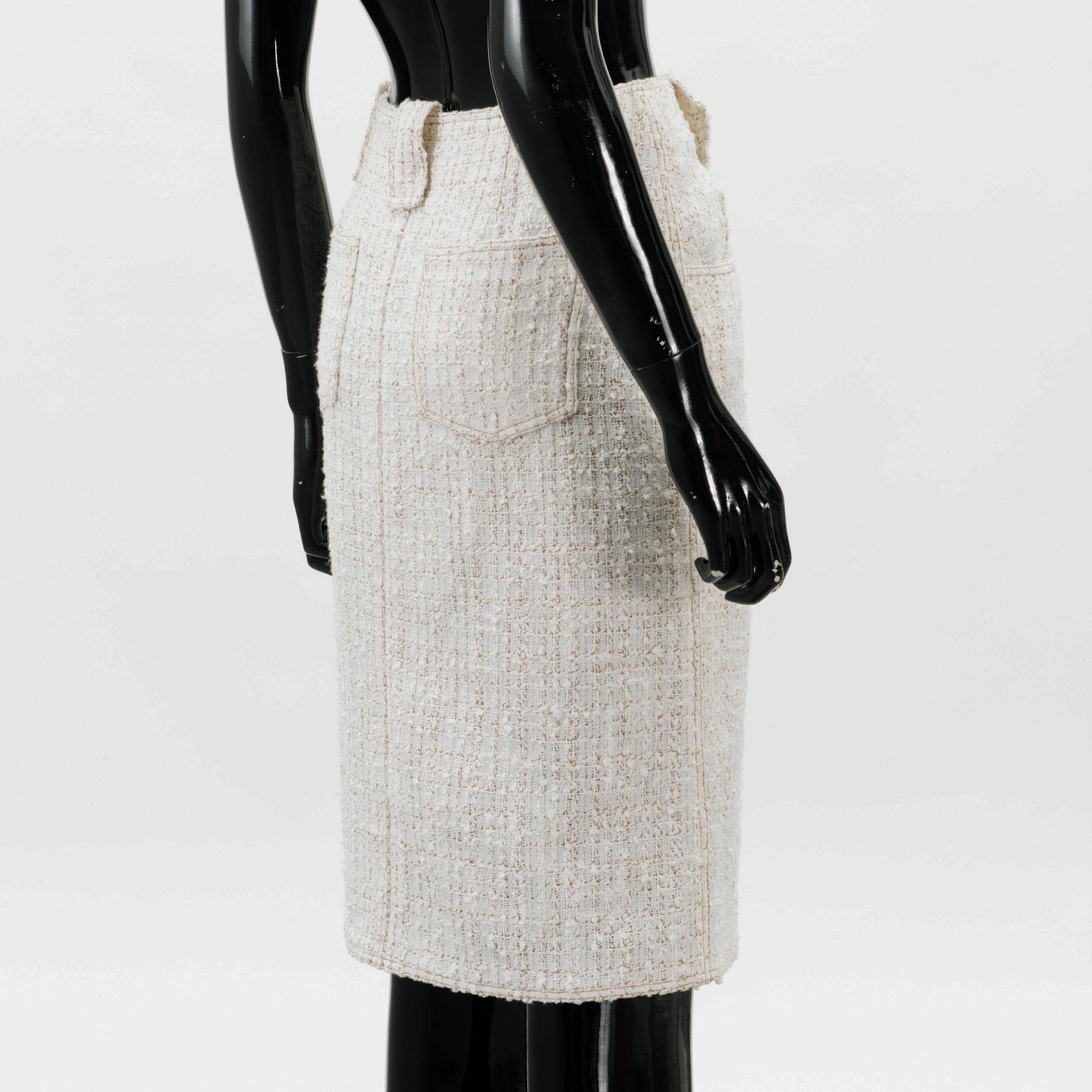 WOMENS TWO PIECE SUIT.