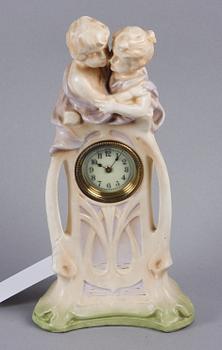 BORDSUR, porslin, jugend, 1900-talets början.