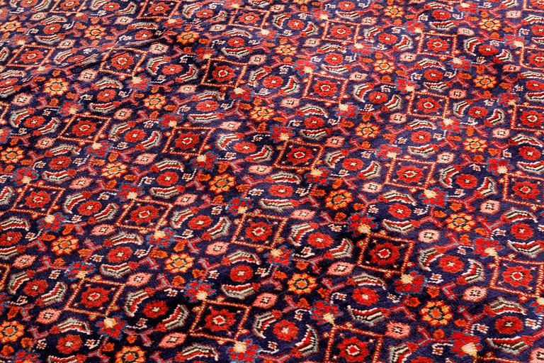 MATTA, troligen Sarouk, 315 x 205 cm.