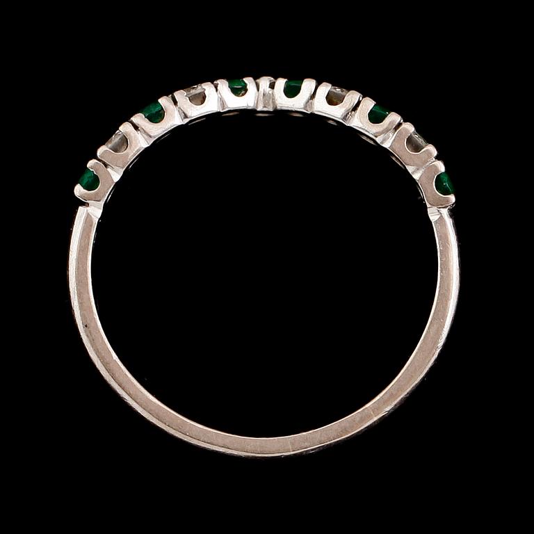 RING, 18 k vitguld, smaragder och briljantsipade diamanter, 1997.