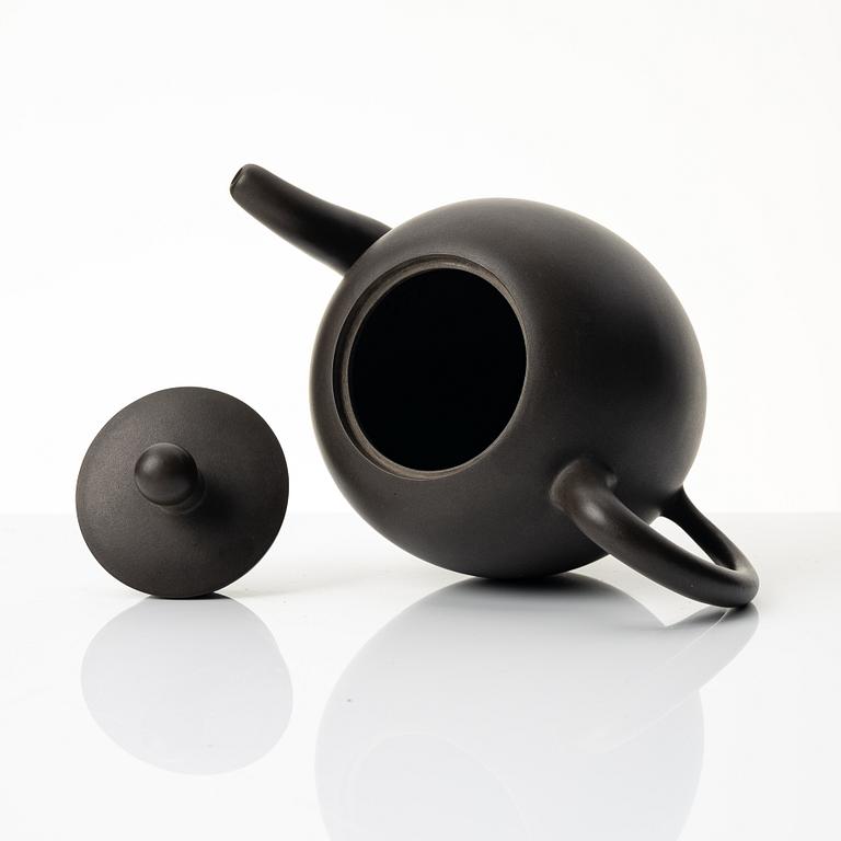 Gu Jingzhou, A dark yixing teapot, 1980s.