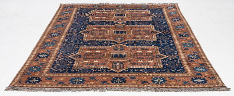 Matta, Kazak, ca 305 x 202 cm.