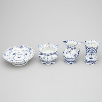 SERVISDELAR, 4 delar, porslin, "Musselmalet" Royal Copenhagen.