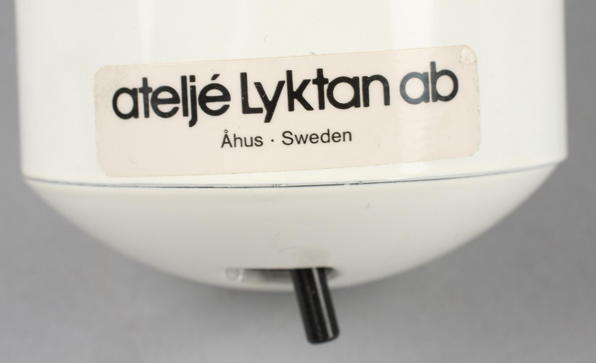 VÄGGLAMPOR, ett par, "Skarabé", Ateljé Lyktan.